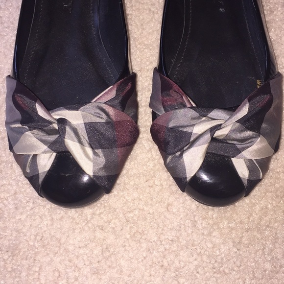 Burberry Flats - Picture 2 of 7